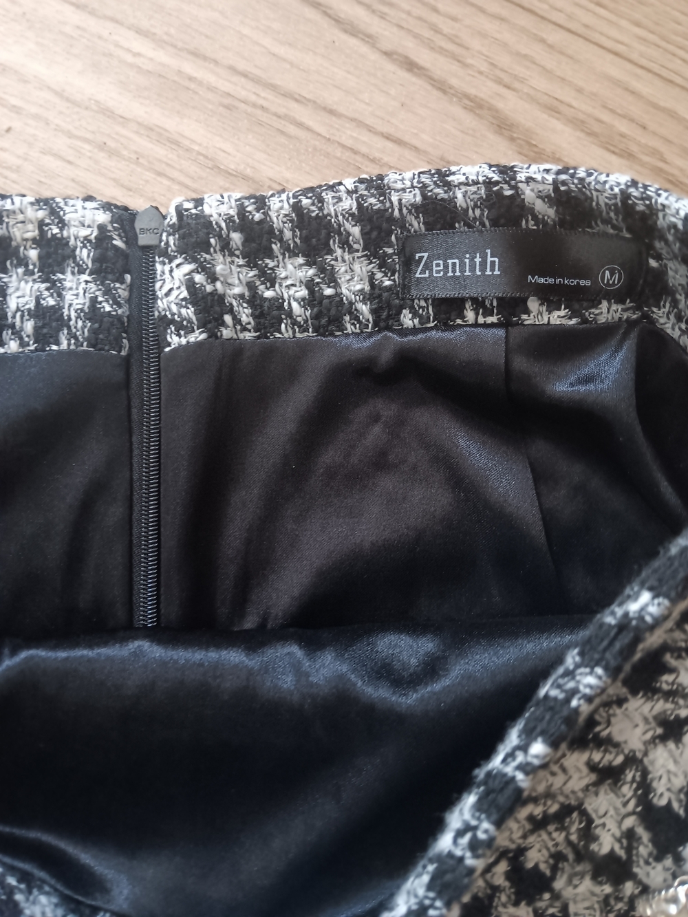 Zenith Houndstooth Mini Skirt Women’s Size M Black White Tweed Button Detail - Picture 5 of 6